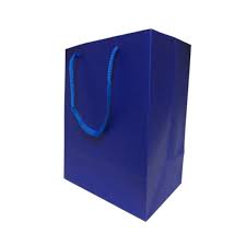 Sacola de papel cartão e seus 5 benefícios